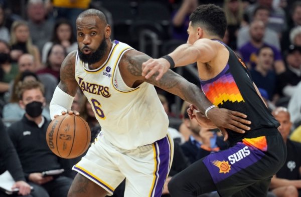 中国配资官网 能否守住第四？ESPN明日胜率预测：湖人52.5%稍占上风 太阳47.4%