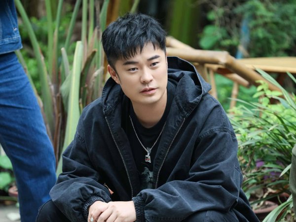 配资实盘正规平台 杨颖陈赫后台拥抱！跑男兄弟再同框，网友：我的青春又回来了！