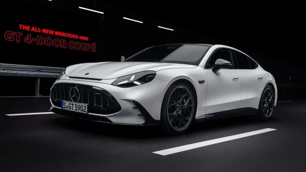 短线配资网站 起售价€15.47万（合￥122.1万），全新纯电AMG GT四门轿跑车上市